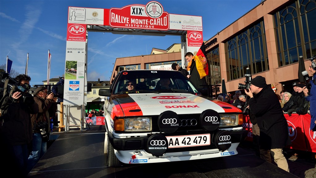 Store forventninger tynger ikke danskerne Toni Hansen (Horsens) og Per Brodersen (Lem) i en Audi 80 GLE fra 1979, da de kører ned af startrampen i Bad Homburg. De aspirerer til en placering i løbets top-ti.
(Foto: Michael Eisenberg)